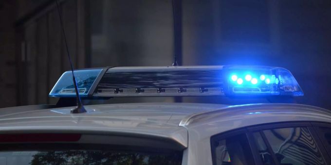 Ein Polizeiauto mit Blaulicht. (Symbolbild) singen (hohentwiel)