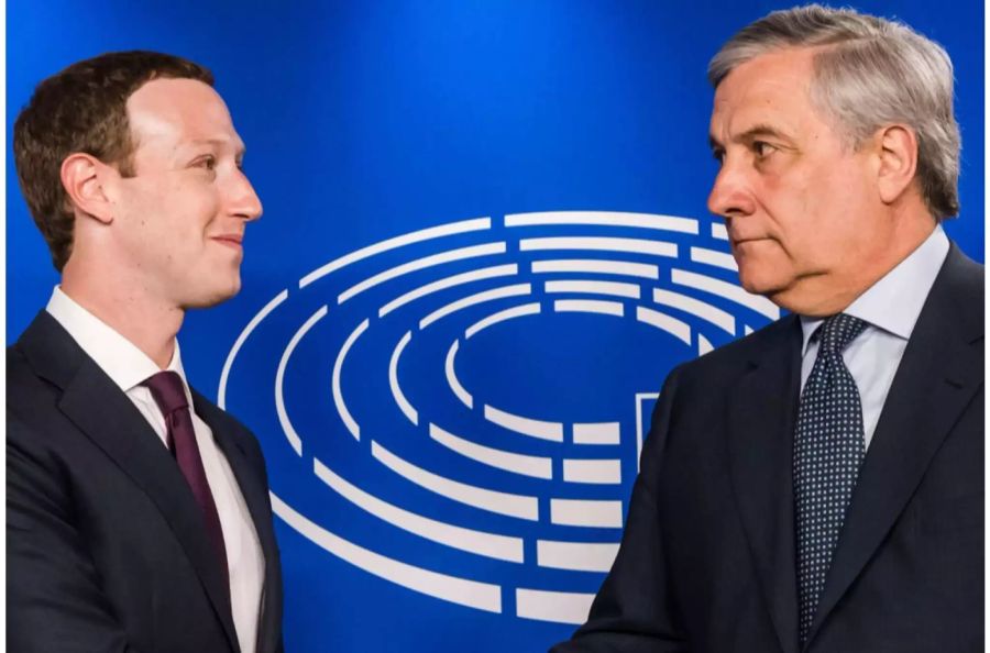 Zuckerberg, hier mit Parlamentspräsident Antnio Tajani, wurde im Europaparlament härter rangenommen, als noch im US-Kongress. Trotzdem konnte er den meisten Fragen ausweichen.