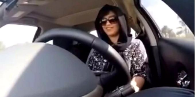 Autofahrende Frauen sollen die saudische Wirtschaft stärken. (Archiv) saudi-arabien