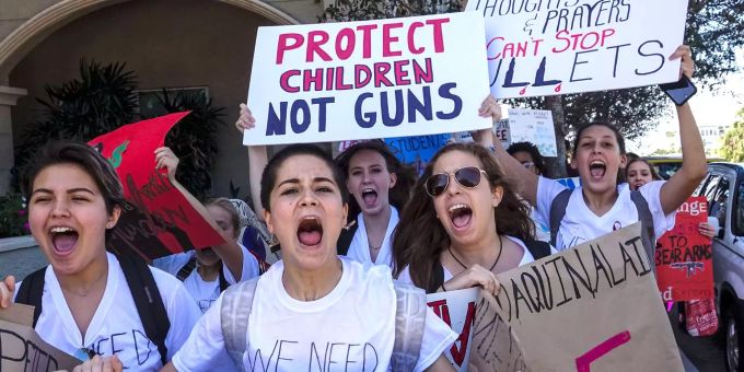 Die Schüler in Florida prostestieren weiterhin. Die Schüler in Florida prostestieren weiterhin.