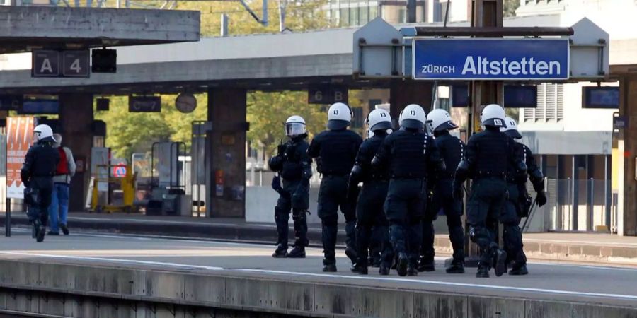 Am Bahnhof Altstetten kam es zu einem Polizeieinsatz. (Symbolbild)