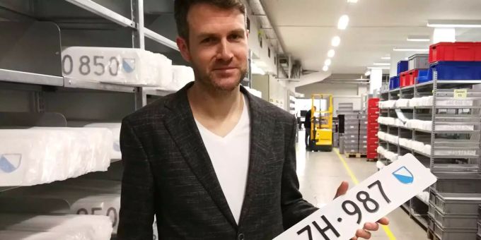 Auktion vom Strassenverkehrsamt Zürich - «ZH 987»  kostet schon über 150'000 Franken