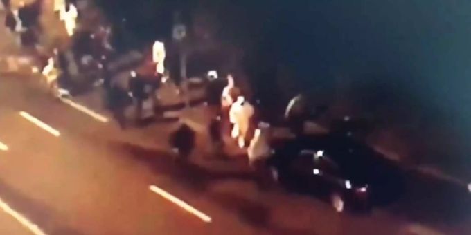 Bei der Schlägerei wurden mehrere Personen schwer verletzt. Bei der Schlägerei wurden mehrere Personen schwer verletzt.