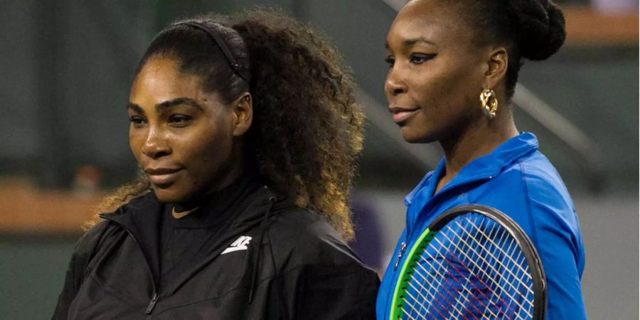 Serena und Venus Williams vor dem Spiel in Indian Wells