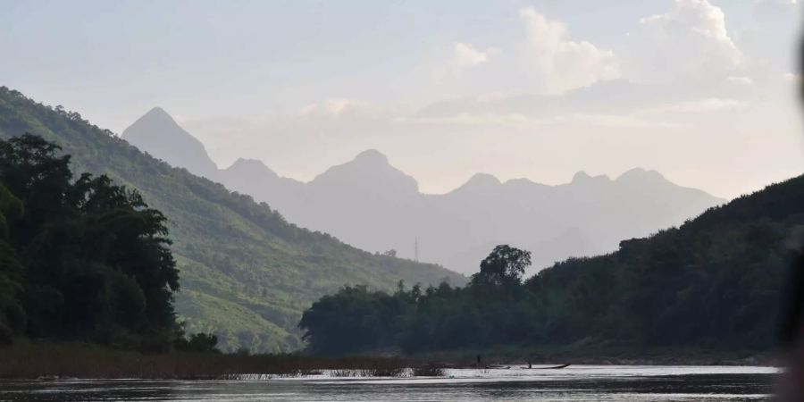 Eine Bootsfahrt auf dem Fluss Nam Ou in Laos, Bild: Artur K. Vogel