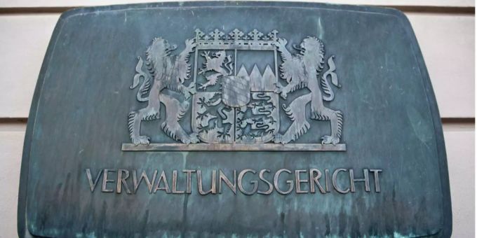 Schild am Verwaltungsgericht in Zürich. Verwaltungsgericht Zürcher Richter