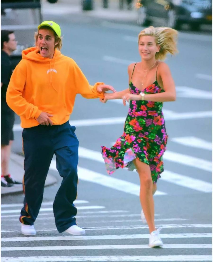 Justin Bieber und seine Ehefrau Hailey Baldwin hüpfen 2018 fröhlich durch New York.