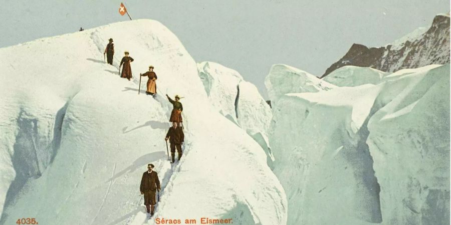 Bergwanderer auf dem Grindelwaldgletscher bei der Station Eismeer der Jungfraubahn, Berner Oberland, Schweiz, um 1915.