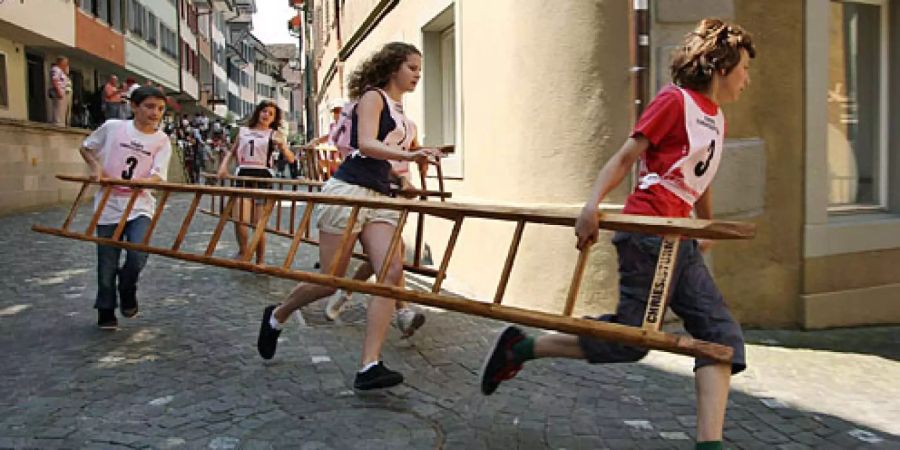 Auch Kinder nehmen am mittlerweile 10. Leiterrennen teil.