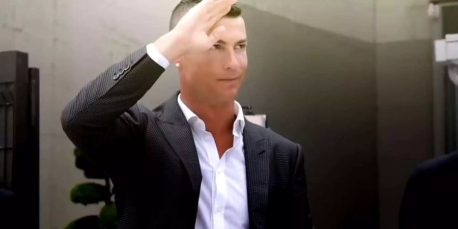 Cristiano Ronaldo trifft in Turin ein und ist bereit für das Juve-Training.