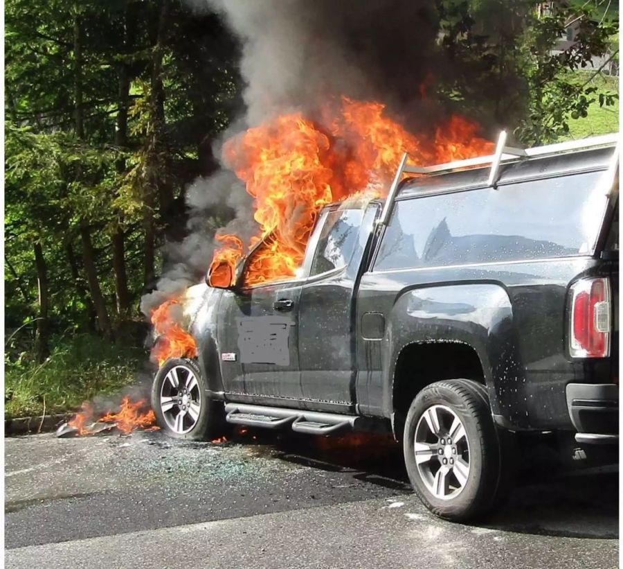Brennendes Auto - Kapo Glarus