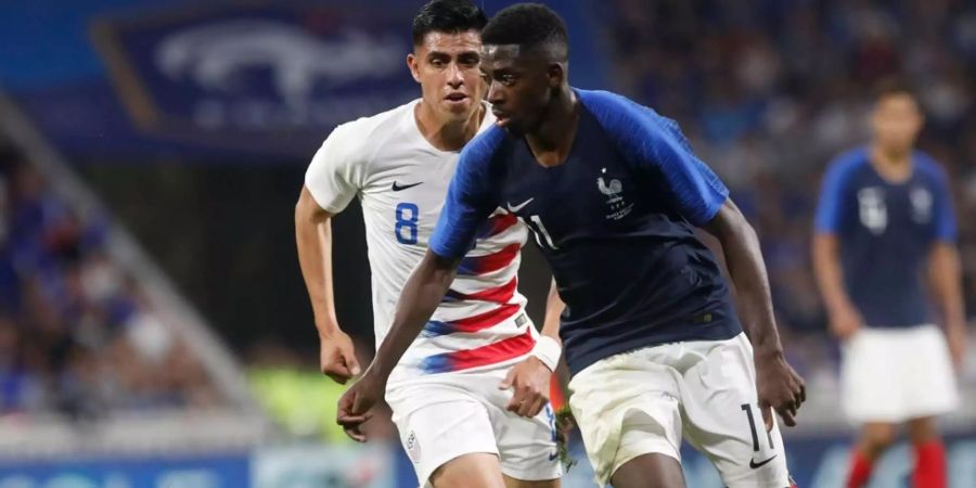 Nur 1:1 gegen die USA: Frankreichs Ousmane Dembélé gegen Joe Corona (USA)