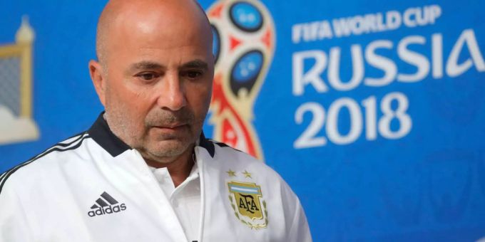 Jorge Sampaoli wird künftig nicht mehr als Trainer der argentinischen Nationalmannschaft an der Seitenlinie stehen. Jorge Sampaoli wird künftig nicht mehr als Trainer der argentinischen Nationalmannschaft an der Seitenlinie stehen.