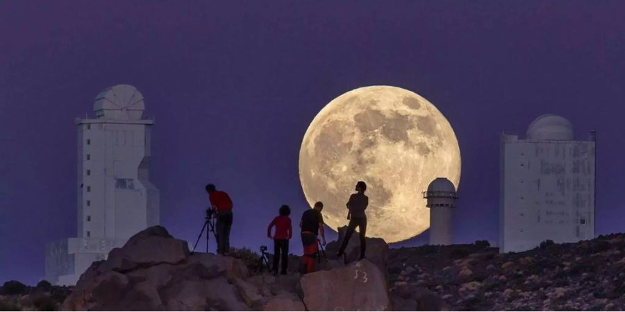 Am 31. Juli 2017 konnte ein sogenannter Supermond beobachtet werden. Weil der Mond der Erde besonders nah kommt, wirkt er größer und heller als sonst.