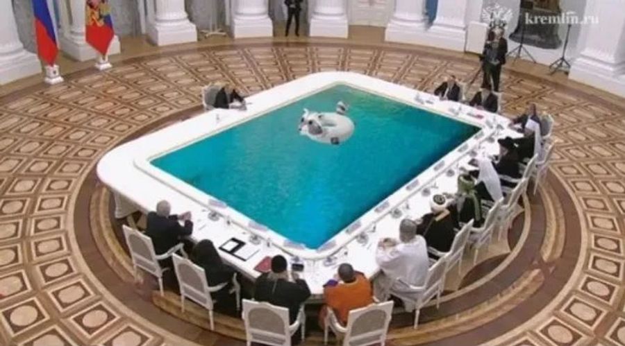 Plant Wladimir Putin etwa eine Pool-Party?