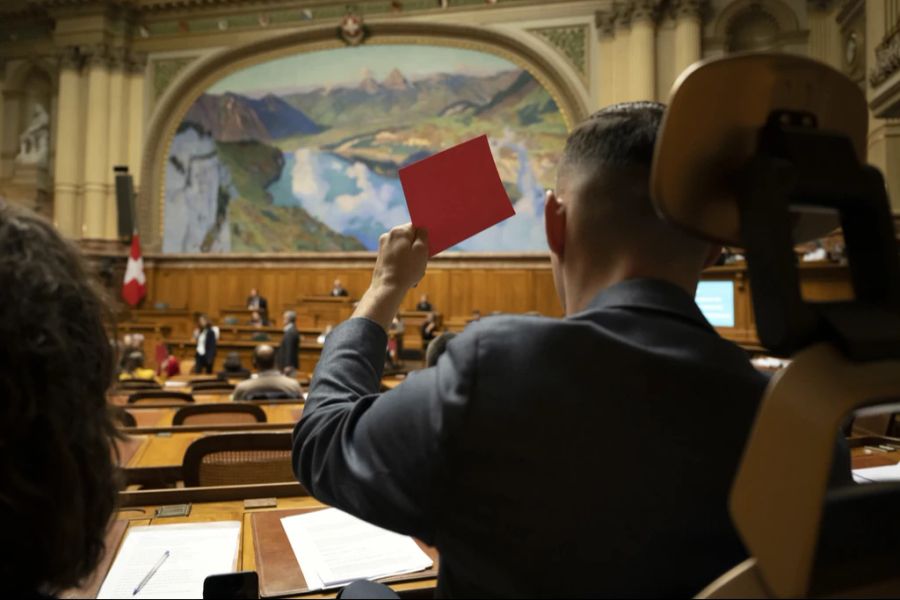 SP-Nationalrat Islam Alijaj hat sich im Stadtzürcher Gemeinderat bereits an den parlamentarischen Alltag mit Unterstützung gewöhnt. (Archivbild)