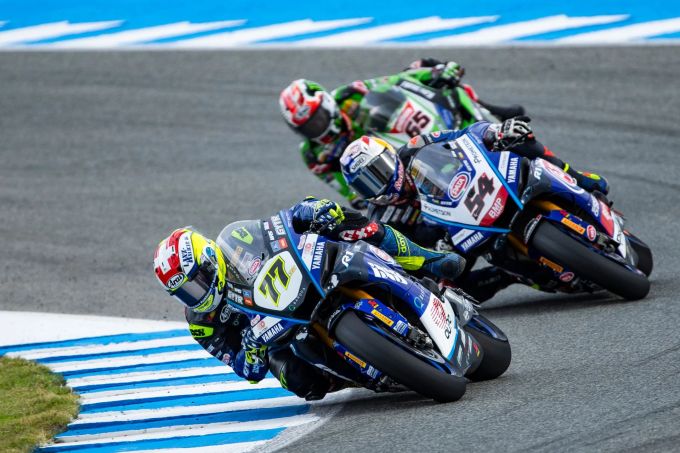 Dominique Aegerter beim Jerez-GP der Superbike-WM vor Toprak Razgatlioglu und Jonathan Rea. Dominique Aegerter Yamaha Superbike-WM
