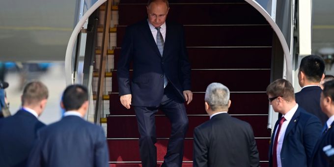 Kremlchef Wladimir Putin wird in Peking Chinas Staats- und Parteichef Xi Jinping treffen. Kremlchef Wladimir Putin wird in Peking Chinas Staats- und Parteichef Xi Jinping treffen.