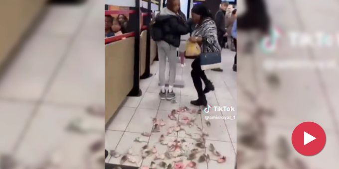 Entsetzen - Pro-Palästina-Aktivist wirft Mäuse in McDonald's-Filiale