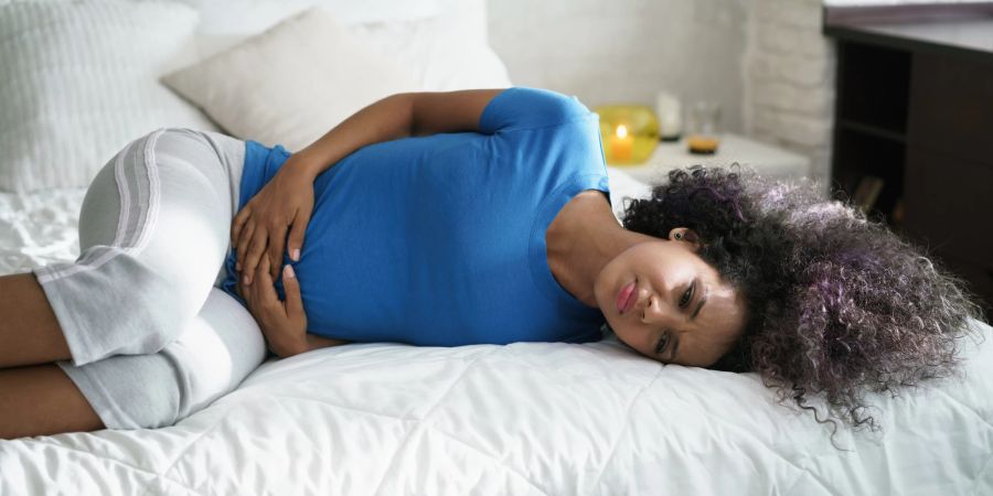 Eine Frühschwangerschaft und PMS haben mitweilen ähnliche Symptome