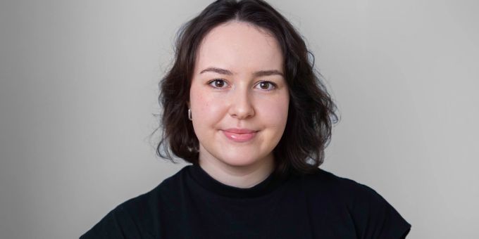 Doppelrolle: Rowena Goebel ist bei Nau.ch Stv. Newschefin und Academy-Leiterin. Nau