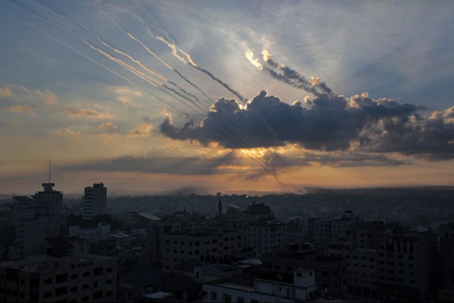 Der «Iron Dome», die Raketenabwehr Israels, läuft seit Samstagmorgen (7. Oktober 2023) auf Hochtouren und hält Raketen aus dem Gazastreifen ab.