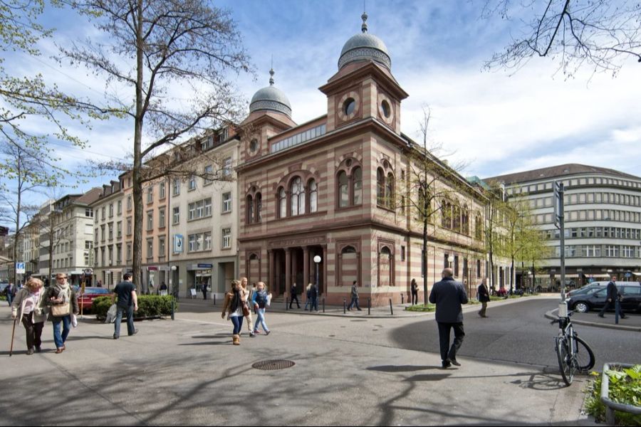 Sie hat ihre Patrouillentätigkeit an den jüdischen Einrichtungen der Stadt erhöht.