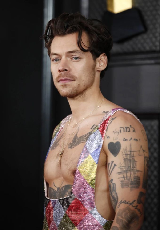 Popstar Harry Styles wurde mit der britisch-irischen Boyband One Direction berühmt. So berühmt, dass Fans ihre Babys nach ihm benennen. Harry Styles