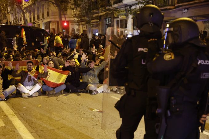 Im ganzen Land, wie hier in Madrid. november, gehen die Spanier auf die Strassen. Protest