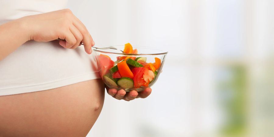 Mutter und Kind profitieren von einer gesunden Ernährung in der Schwangerschaft.