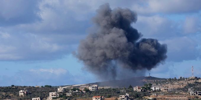 Seit Beginn des Gaza-Kriegs kommt es an der Grenze zwischen Israel und dem Libanon immer wieder zu Konfrontationen zwischen der israelischen Armee und der Hisbollah. Seit Beginn des Gaza-Kriegs kommt es an der Grenze zwischen Israel und dem Libanon immer wieder zu Konfrontationen zwischen der israelischen Armee und der Hisbollah.