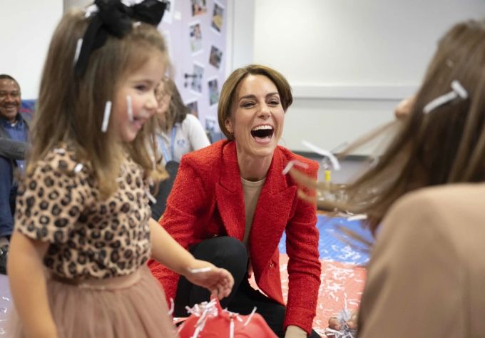 Prinzessin Kate besuchte in Kent eine sonderpädagogische Einrichtung - und hatte sichtlich Spass. Frisur Prinzessin Kate
