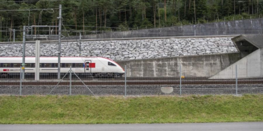 zug im gotthard