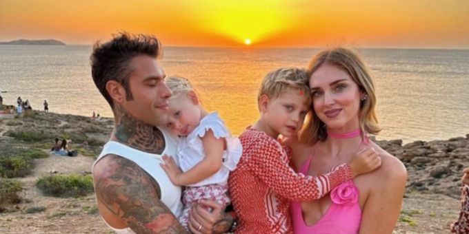 Der Rapper Fedez hat dem Model Chiara Ferragni sogar zwei Kinder, obwohl er eine Affäre mit Angelica Montini gehabt haben soll. Angelica Montini