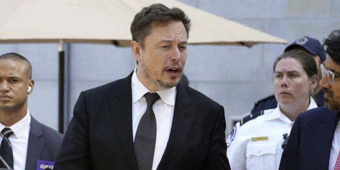 Elon Musk lässt sich auf eine X-Debatte mit dem deutschen auswärtigen Amt ein. Elon Musk