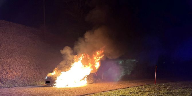 Thürnen BL: Fahrzeugbrand