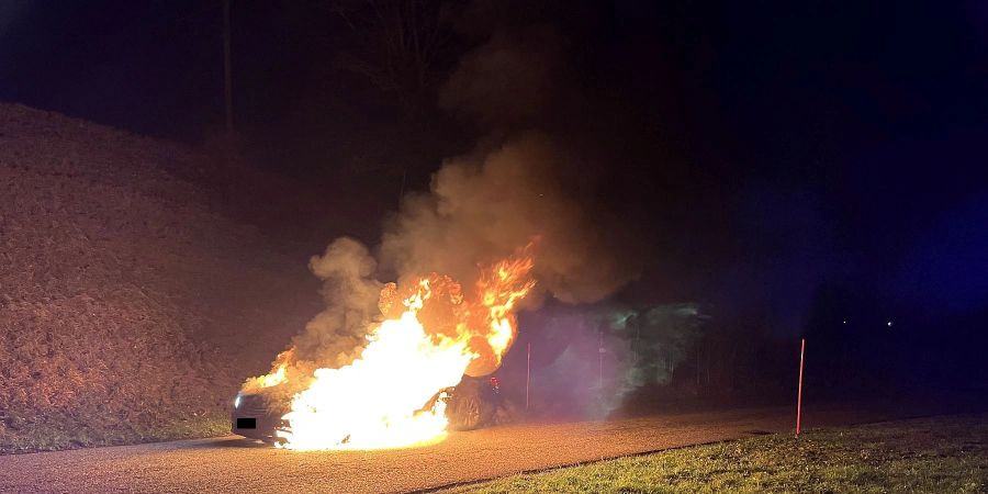 Thürnen BL: Fahrzeugbrand