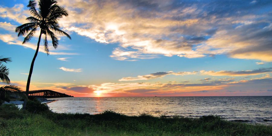 Sonnenuntergang über dem Meer in Florida.