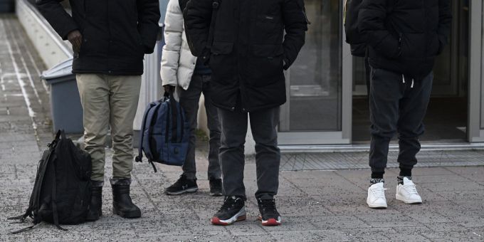 Ohne Dokumente - Russland lässt Migranten mit Fahrrädern nach Finnland