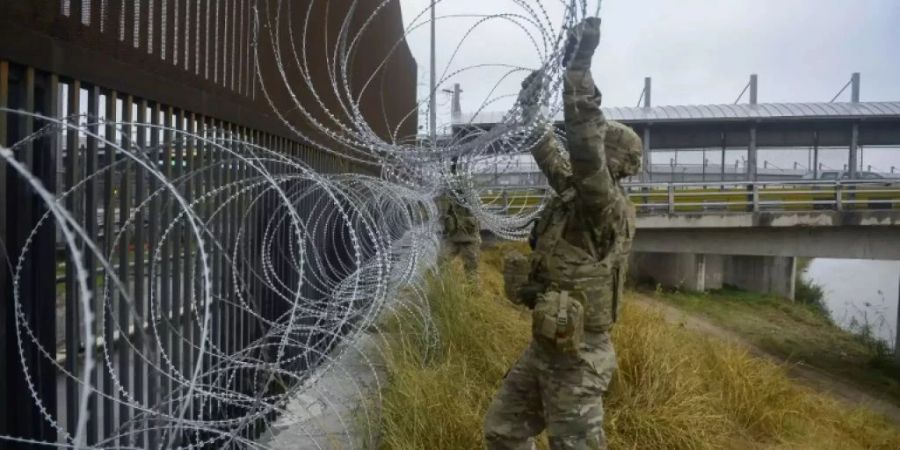 Am ersten Tag im Amt würde er die Grenze zu Mexiko schliessen, so der Republikaner.