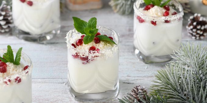 digestif Ein Digestif nach einem schweren Mahl kann der Verdauung auf die Sprünge helfen.