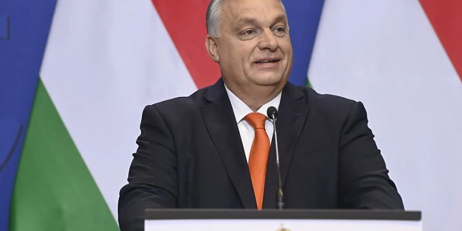 Viktor Orban, Ministerpräsident von Ungarn,  spricht während einer internationalen Jahresend-Pressekonferenz im Regierungssitz. Foto: Szilard Koszticsak/MTI/AP/dpa