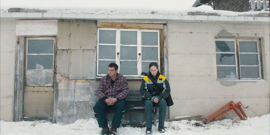 Simon Wisler als Marco und Michèle Brand als Anna in einer Szene des Films «Drei Winter».