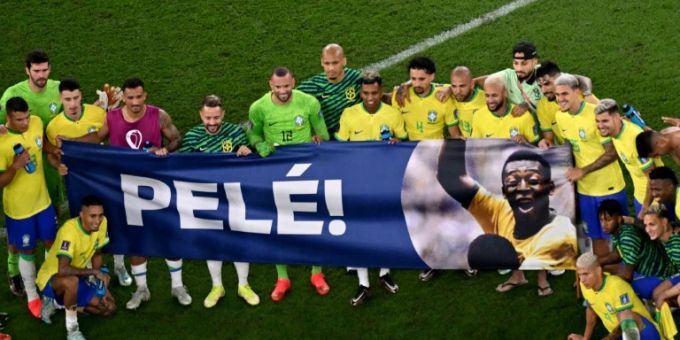 Die brasilianische Nationalmannschaft zollte Pelé Tribut Die brasilianische Nationalmannschaft zollte Pelé Tribut