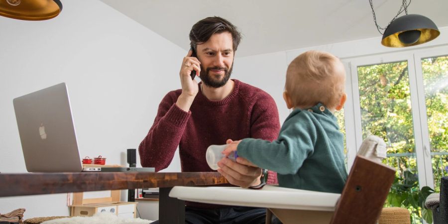 Kinder hüten und Elterngeldantrag stellen: beides nicht ganz ohne.
