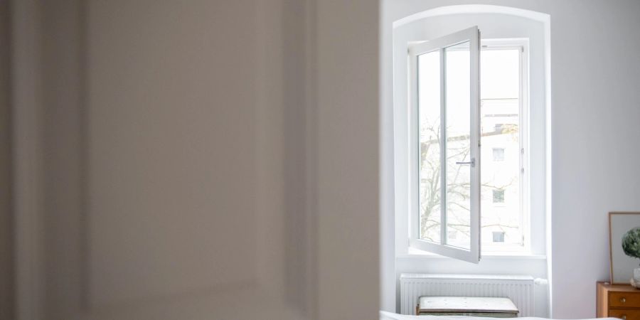 Zum Themendienst-Bericht vom 19. Januar 2022: Fenster auf - auch wenn es draussen sehr kalt ist.