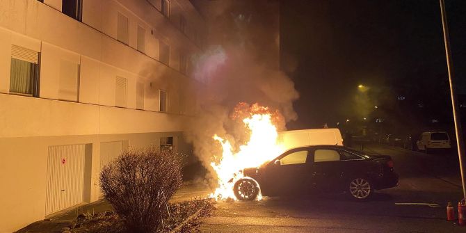 Pratteln BL: Fahrzeugbrand erfordert Feuerwehreinsatz