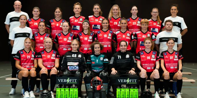 Teamfoto der Damen vom Unihockey Basel Regio. Teamfoto