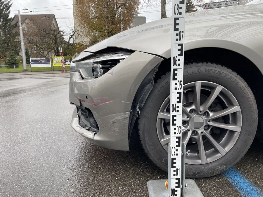 Am Fahrzeug entstand ein Sachschaden.