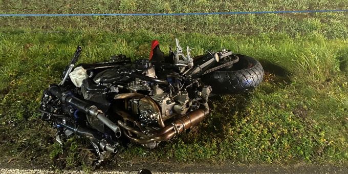 Der Töfffahrer (†19) stirbt bei dem Unfall. Kantonspolizei Aargau